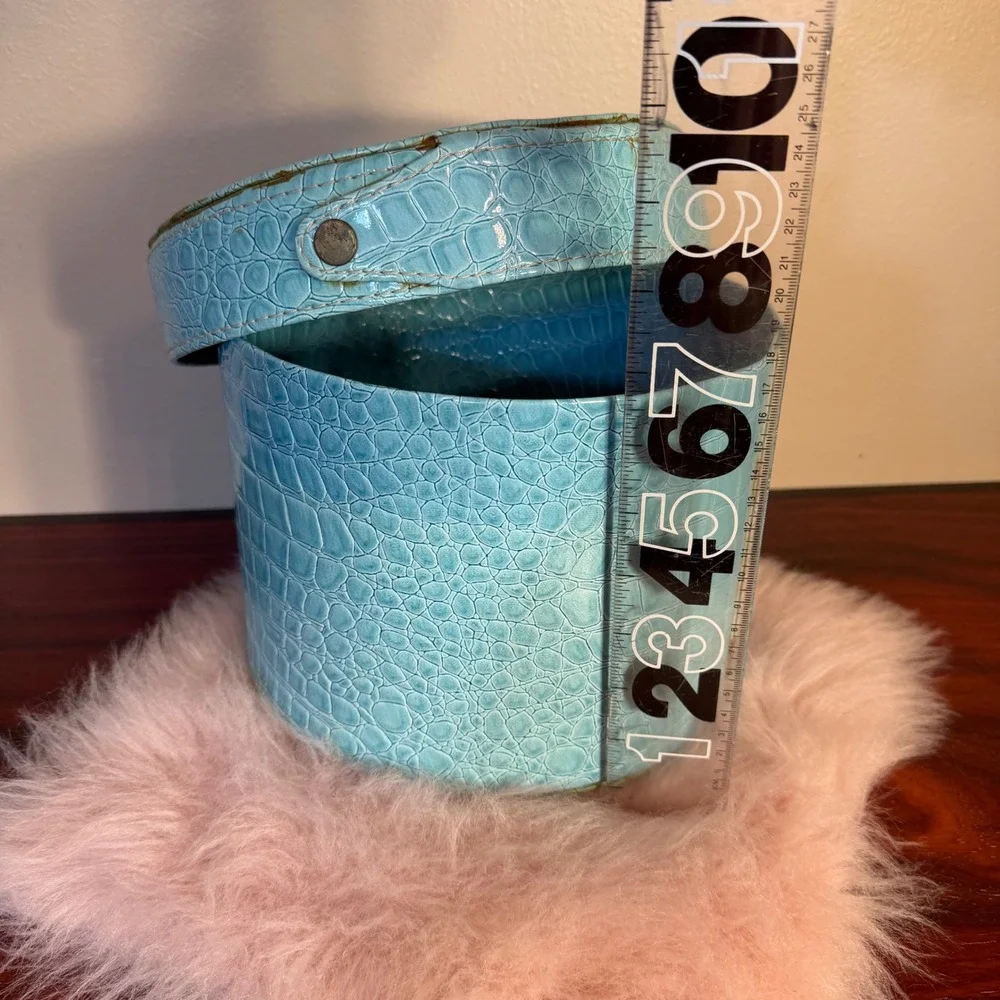 Vintage Turquoise Blue Faux Crocodile Embossed Round Hat Box Storage Case
